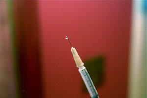 hypodermic needle IMG_7418 by Steven Depolo in Flikr (CC BY 2.0)